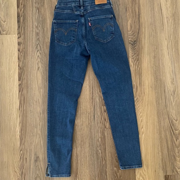 721 High Rise Levi’s - Picture 2 of 3